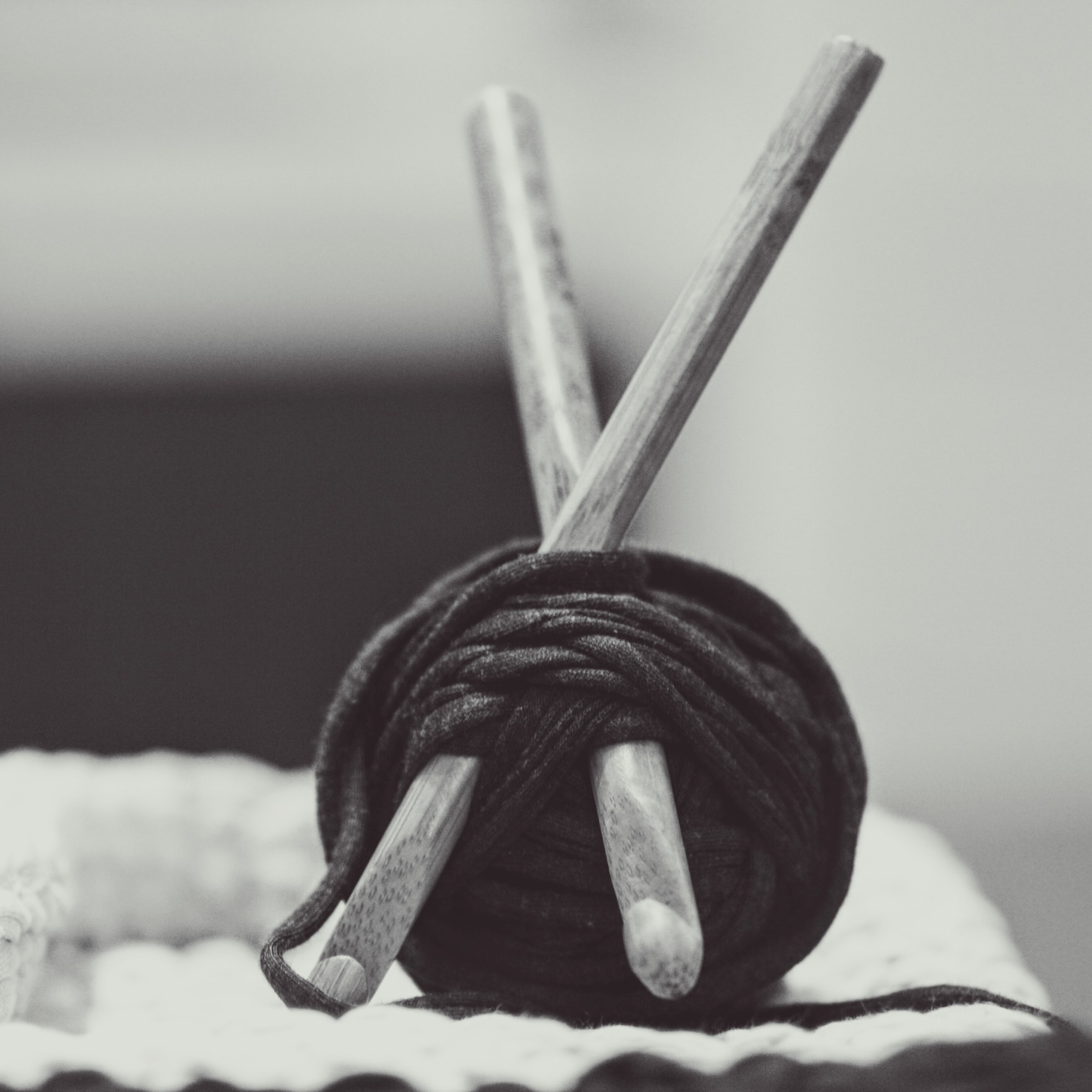 logo showing three balls of wool, a crochet needle and the letter MKS